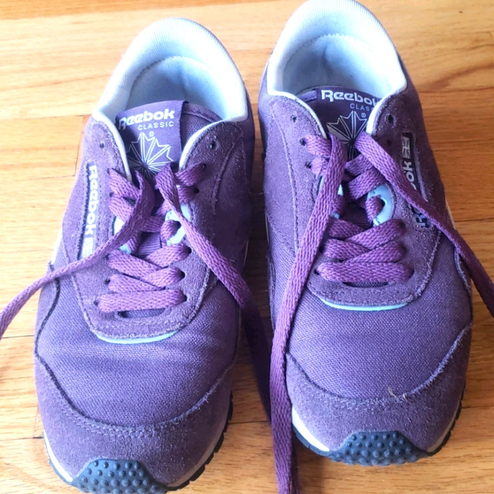 Reebok classic purple suede sneaker 6.5. 37 EUR